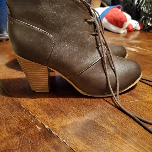 Shoes - Picture 5 of 5